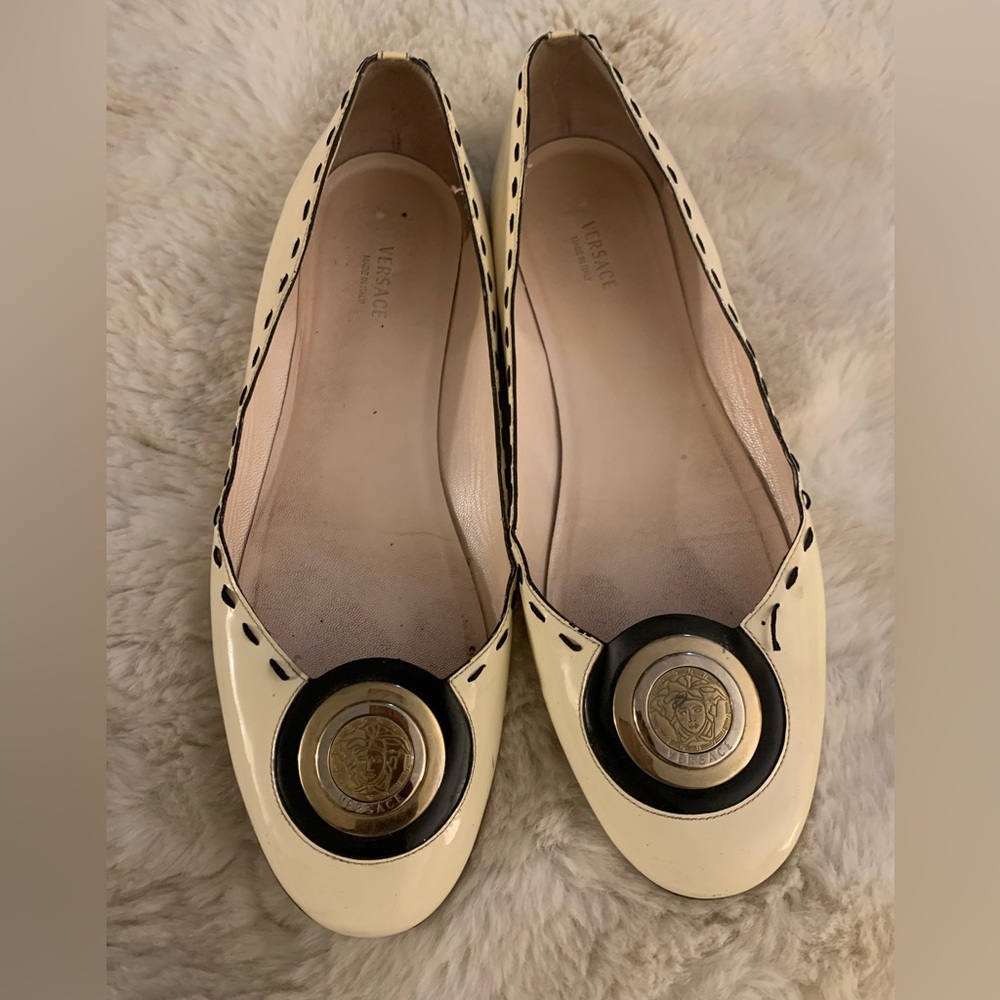 🔥🔥🔥VERSACE Flats Size 39 🔥🔥🔥